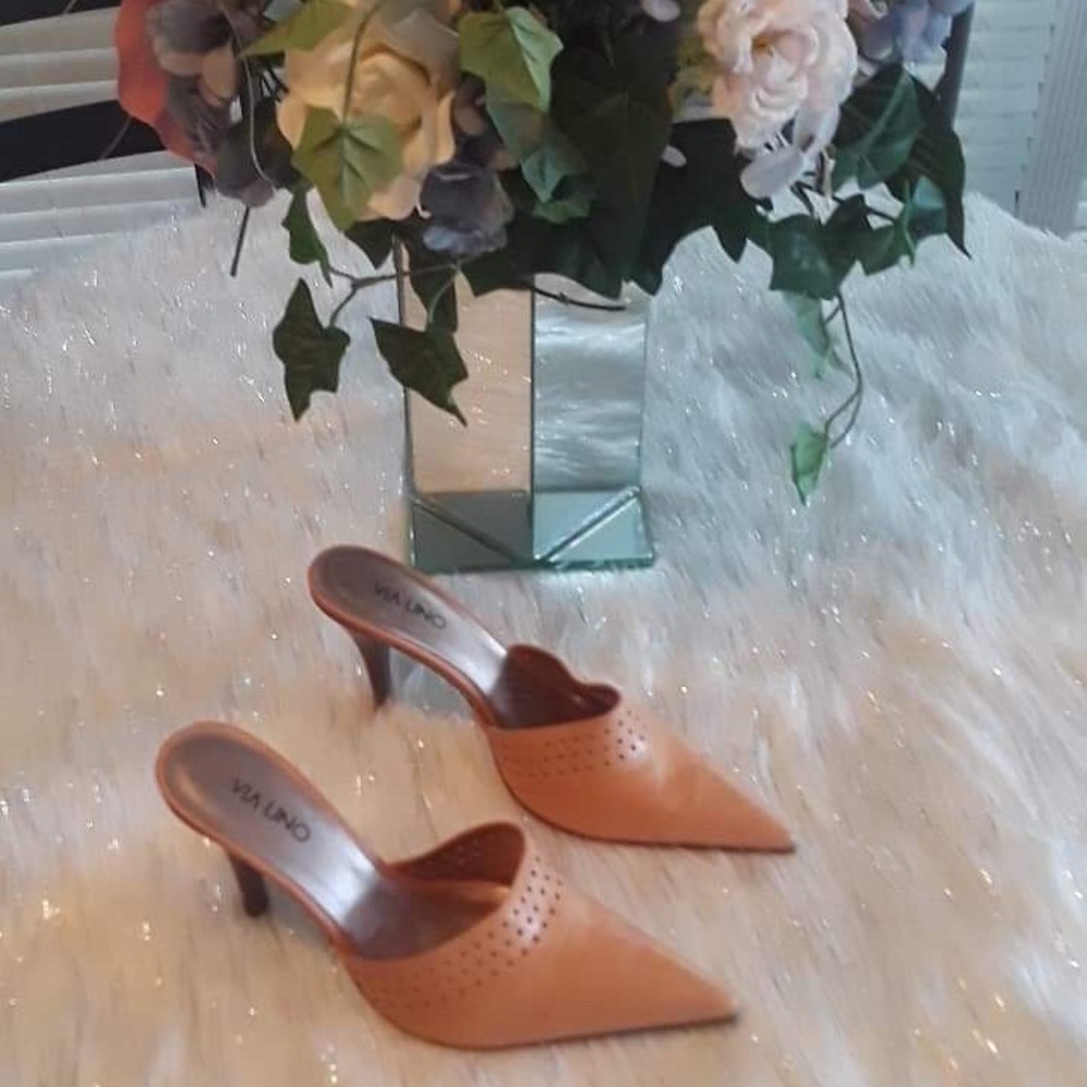 Tan Leather Slides By Via Uno - image 7